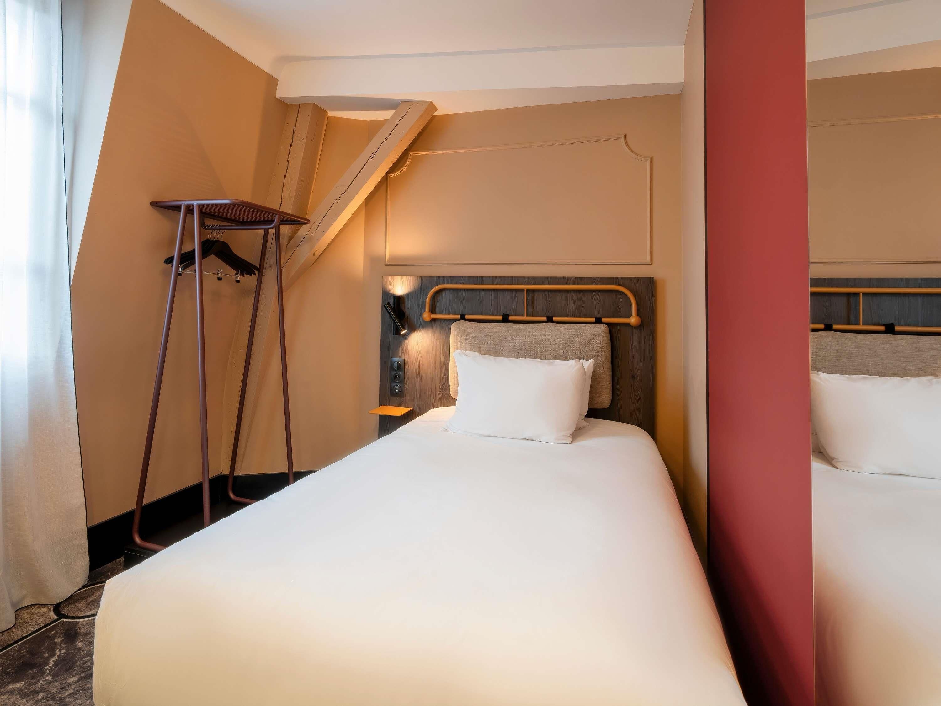 Quarto clássico, 1 cama de solteiro | Frigobar, cofres nos quartos, escrivaninha