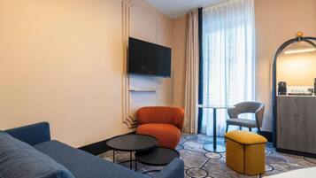 Minibar, in-room safe, desk, laptop workspace