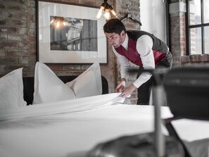 Classic Room, 1 Double Bed | Minibar, in-room safe, desk, laptop workspace