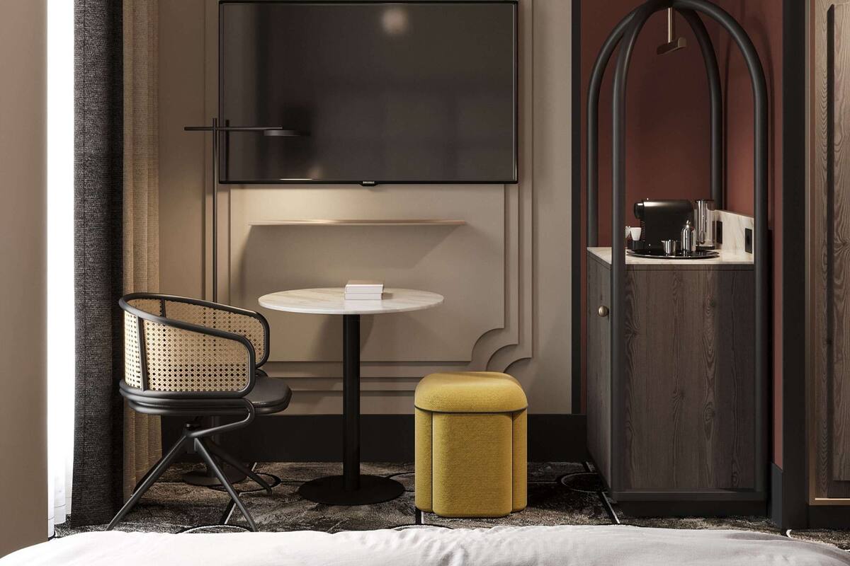 Minibar, pengeskab på værelset, skrivebord