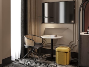 Minibaari, tallelokero huoneessa, työpöytä