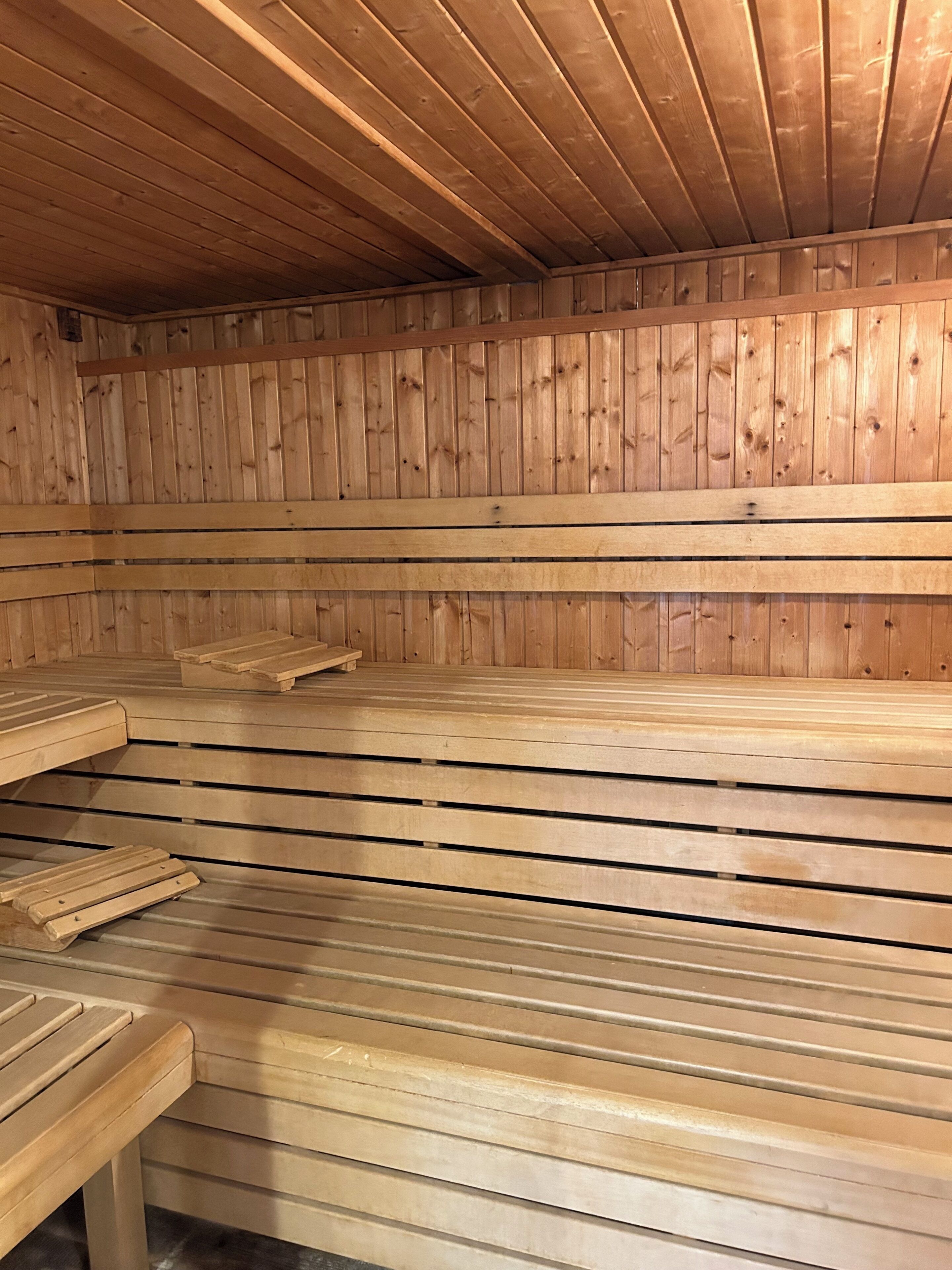 couples treatment room(s), sauna, hot tub, steam room, massages