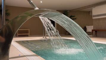 Espace de soins pour les couples, sauna, bain à remous, hammam, massages
