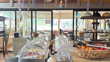 Daily buffet breakfast (EUR 20 per person)