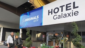 A hotel entrance with a sign reading "HOTEL Galaxie" and "The Originals City". - The Originals City, Hôtel Galaxie, Nice Aéroport (Saint-Laurent-du-Var)