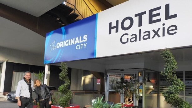A hotel entrance with a sign reading "HOTEL Galaxie" and "The Originals City". - The Originals City, Hôtel Galaxie, Nice Aéroport (Saint-Laurent-du-Var)