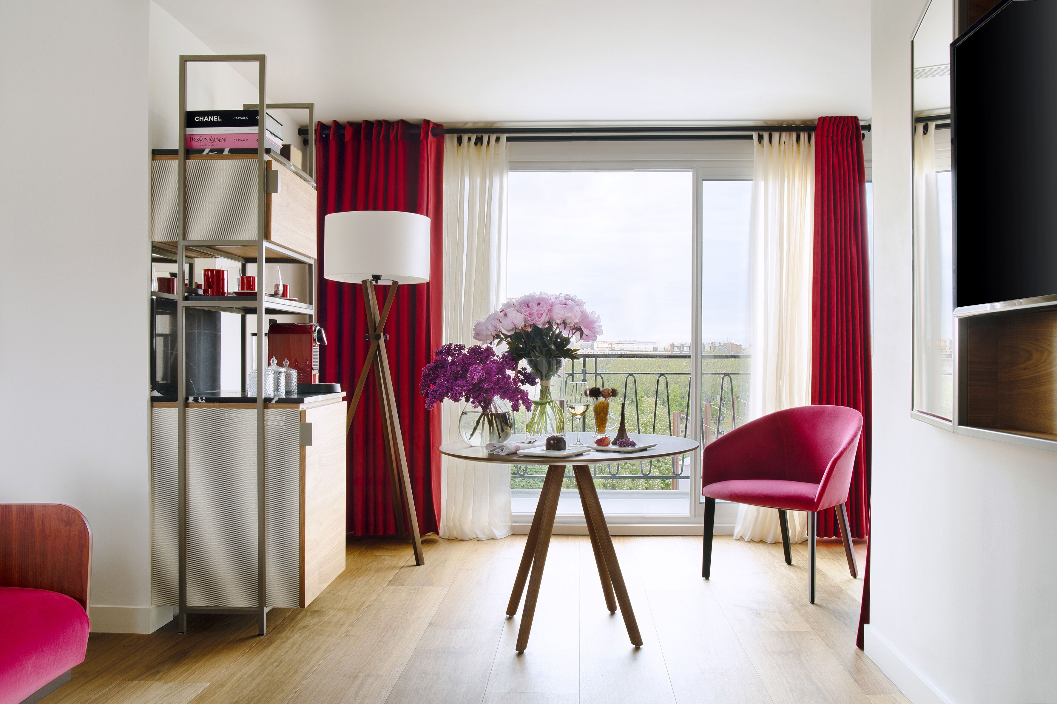 grand suite, balcony (eiffel) | living area | lcd tv