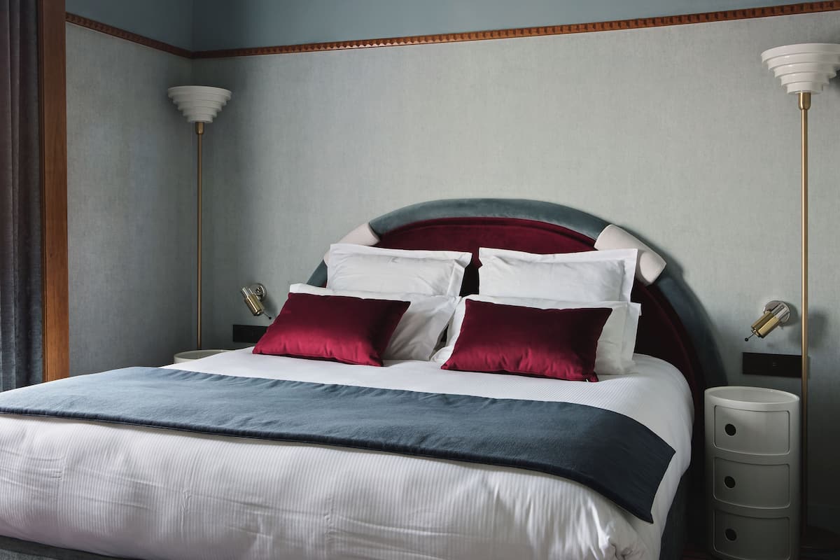 Premium bedding, pillow-top beds, minibar, in-room safe