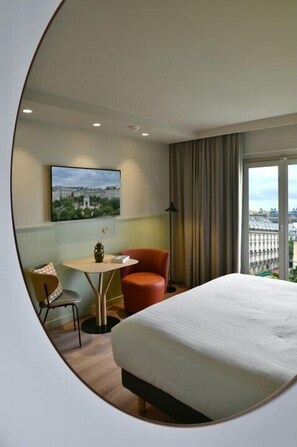100-cm Smart TV with satellite channels - Citadines Les Halles Paris (Paris)