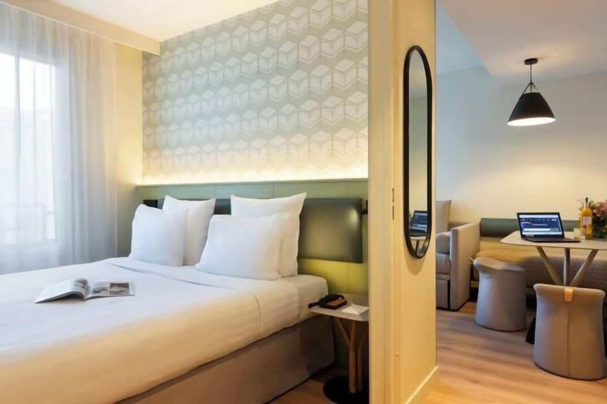 In-room safe, desk, blackout drapes, soundproofing