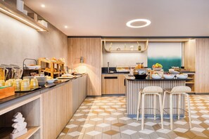 Daily to-go breakfast for a fee - Citadines Les Halles Paris (Paris)