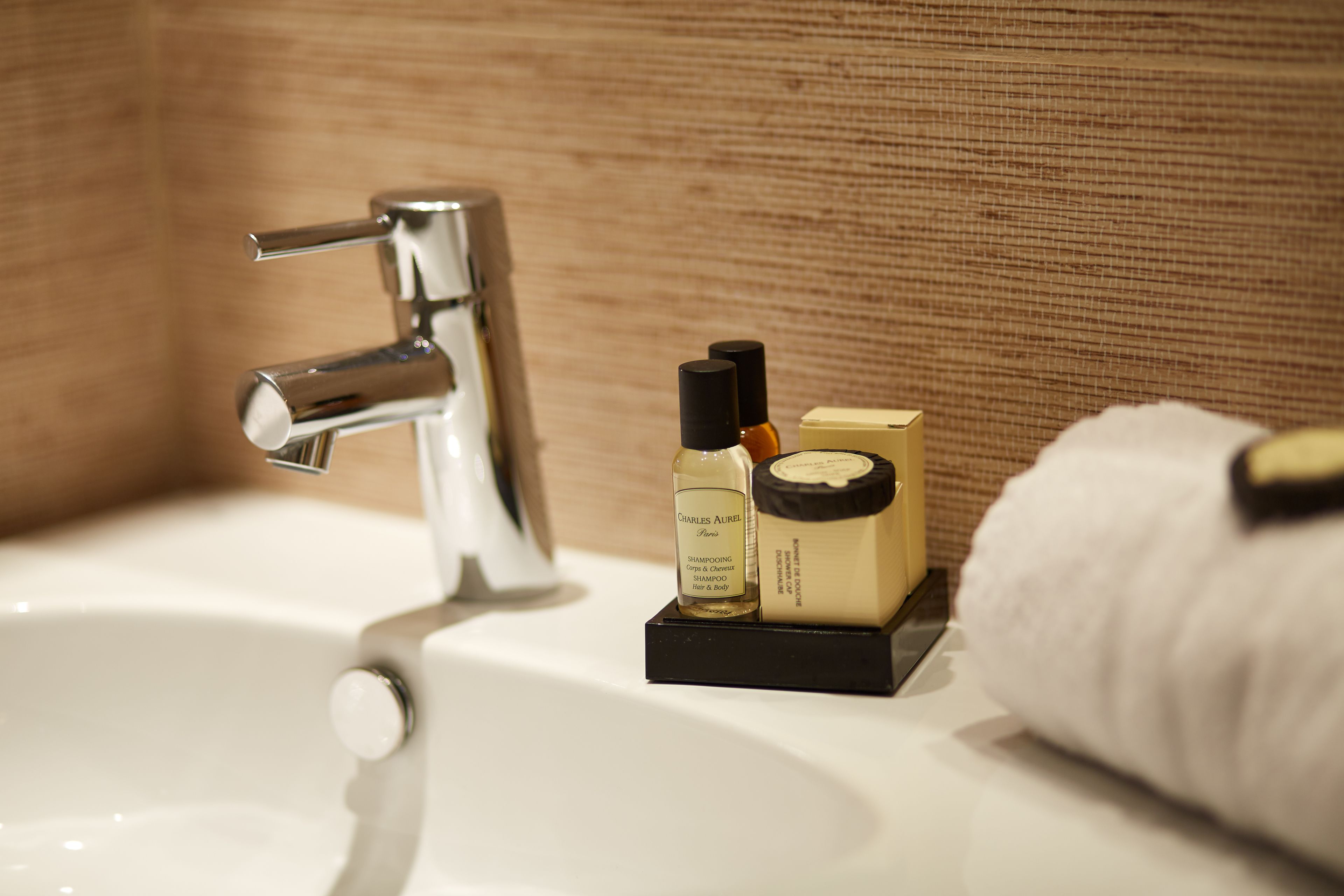 comfort single room | bathroom | free toiletries, hair dryer, towels