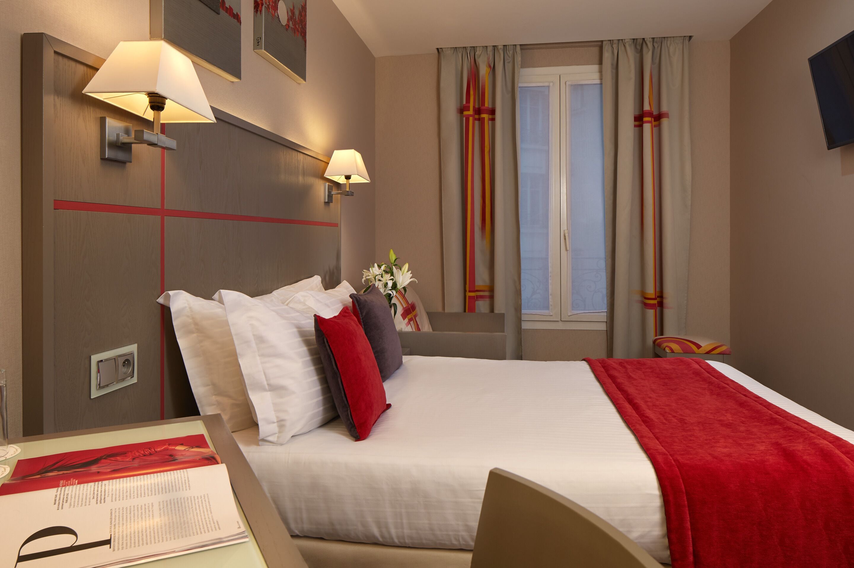 double room, bathtub | 1 bedroom, in-room safe, desk, blackout curtains