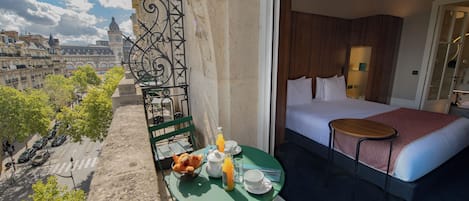 Habitación Premium, 1 cama King size, balcón, vista a la ciudad | Terraza o patio