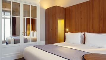 Premium Room, 1 King Bed, City View