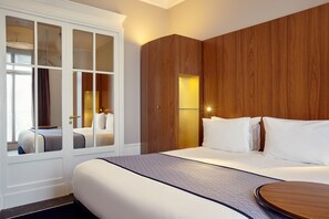 Standard Room, 1 King Bed, City View | Hypo-allergenic bedding, free minibar, in-room safe, desk