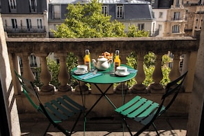 Hypo-allergenic bedding, free minibar, in-room safe, desk