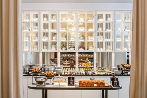 Daily buffet breakfast for a fee - Holiday Inn Paris - Gare de Lyon Bastille by IHG (Paris)