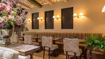 Colazione continentale, servita tutte le mattine (20 EUR a persona)