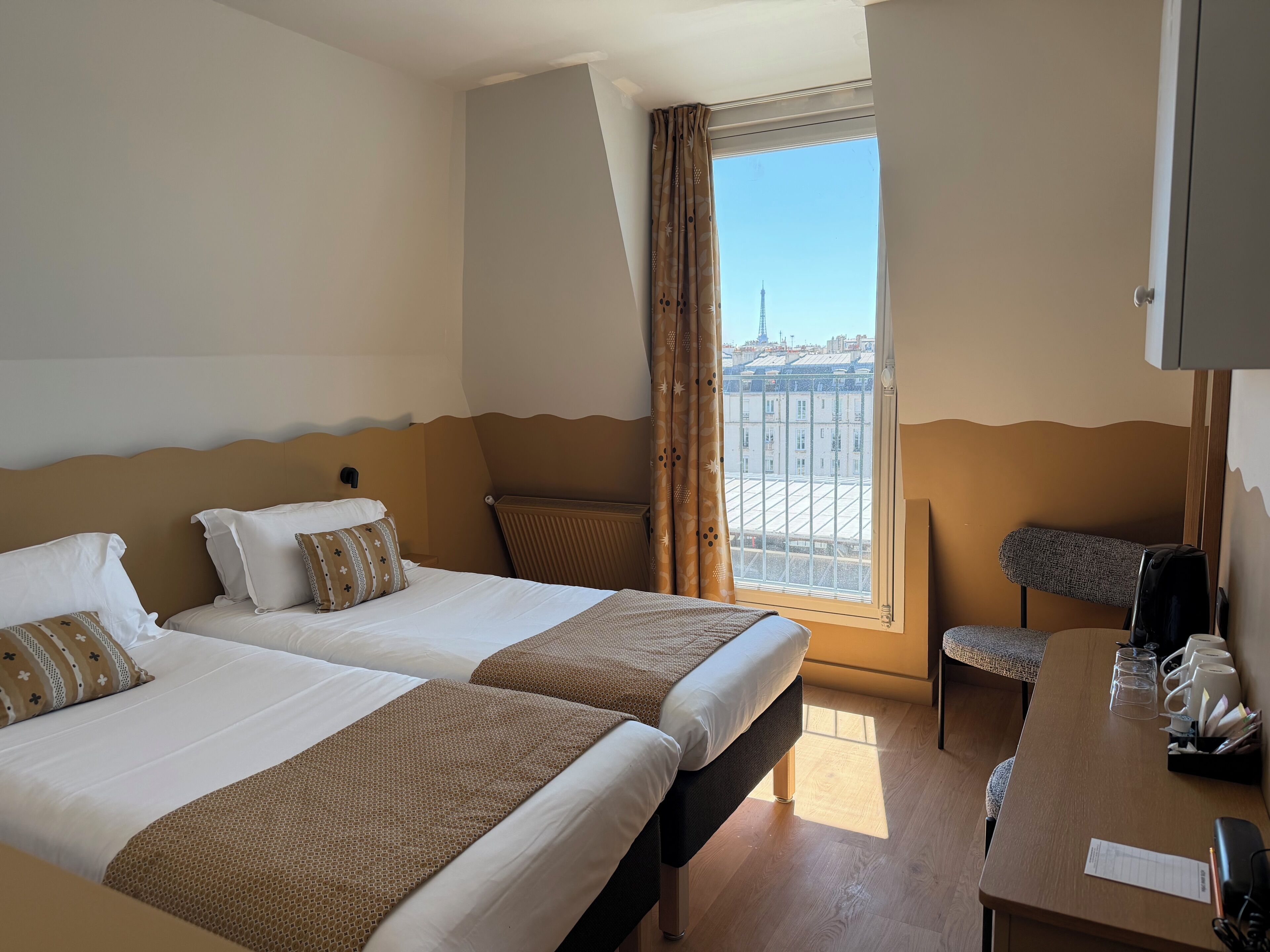 Triple Room | Minibar, in-room safe, desk, soundproofing