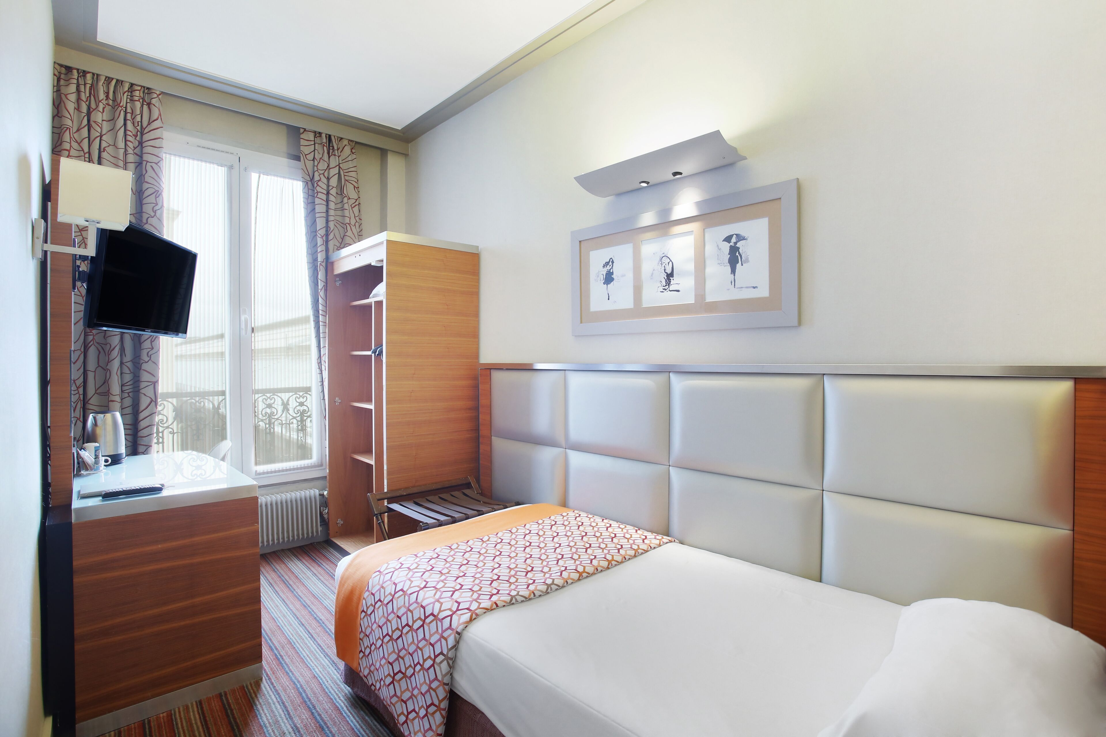 Minibar, coffres-forts dans les chambres, bureau, chambres insonorisées