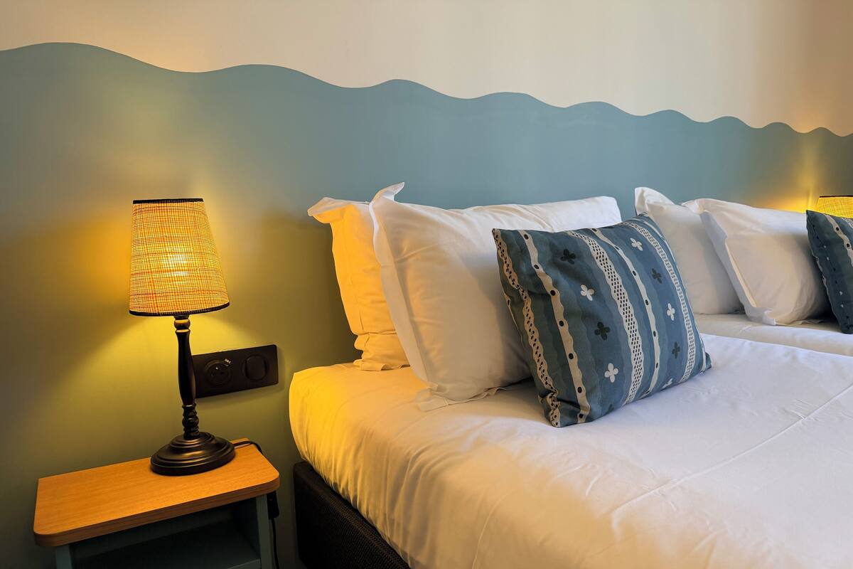 Double or Twin Room | Minibar, in-room safe, desk, soundproofing