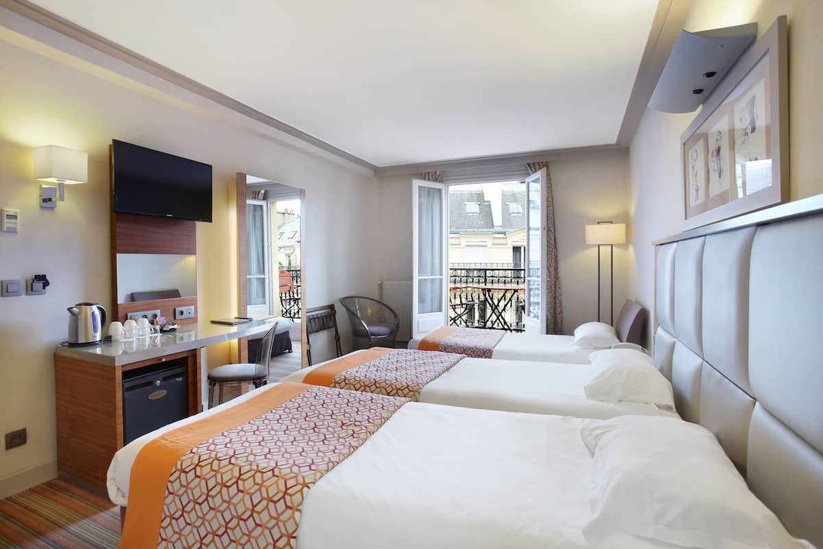 2 bedrooms, minibar, in-room safe, desk