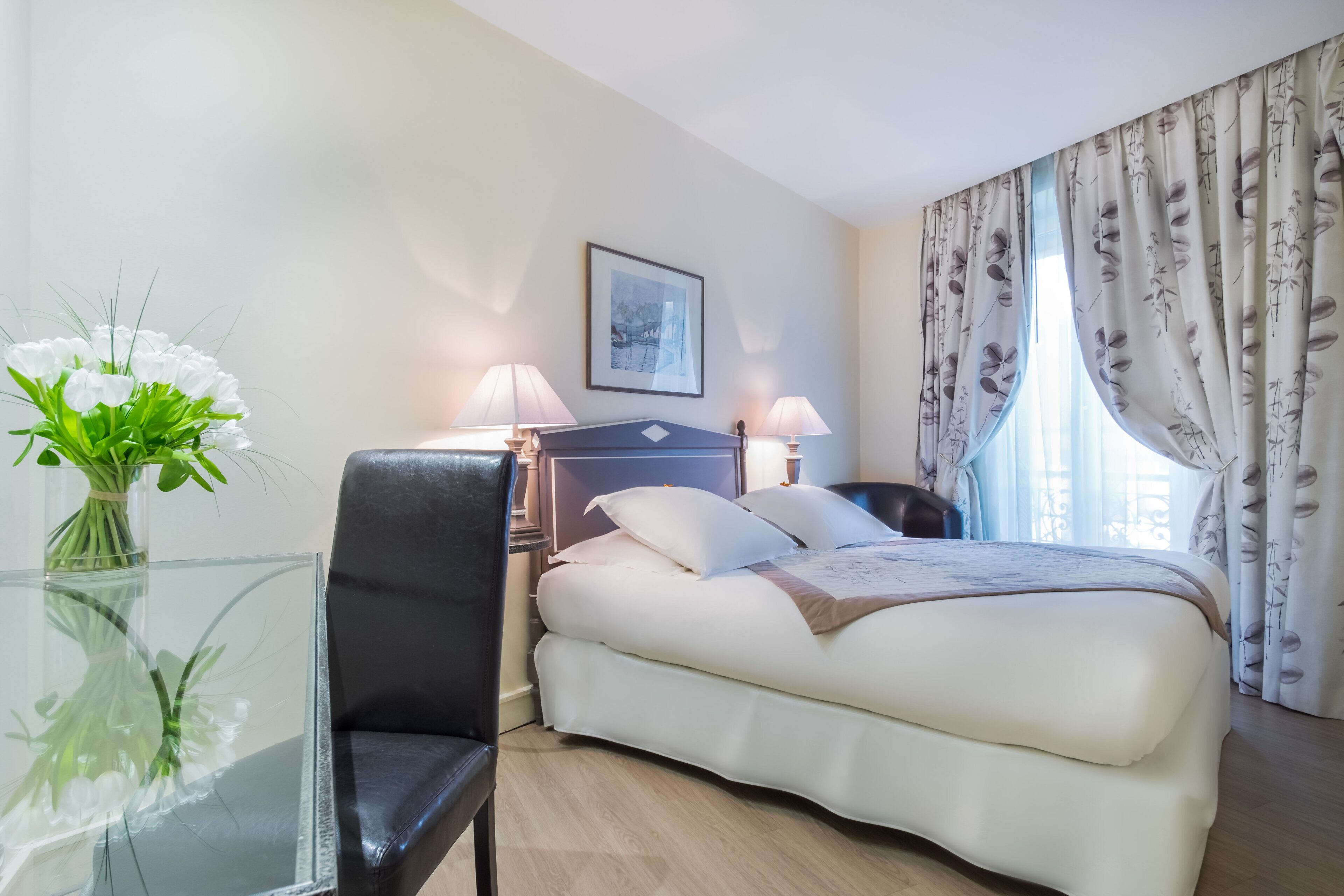 club room | 1 bedroom, minibar, in-room safe, desk