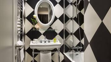 Suite (Couture) | Bathroom | Combined shower/tub, rainfall showerhead, eco-friendly toiletries