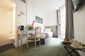 Single Room | Desk, iron/ironing board, free WiFi, bed sheets