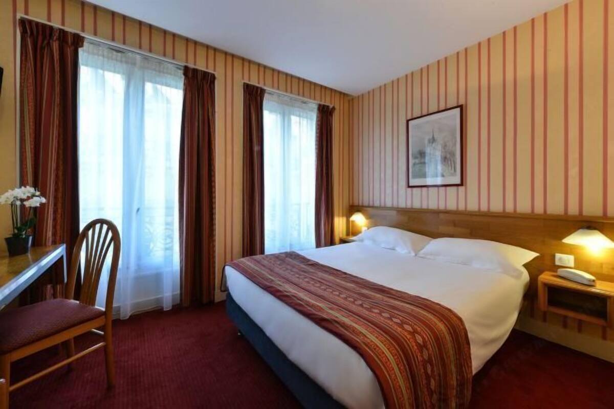 In-room safe, desk, soundproofing, iron/ironing board (on request)