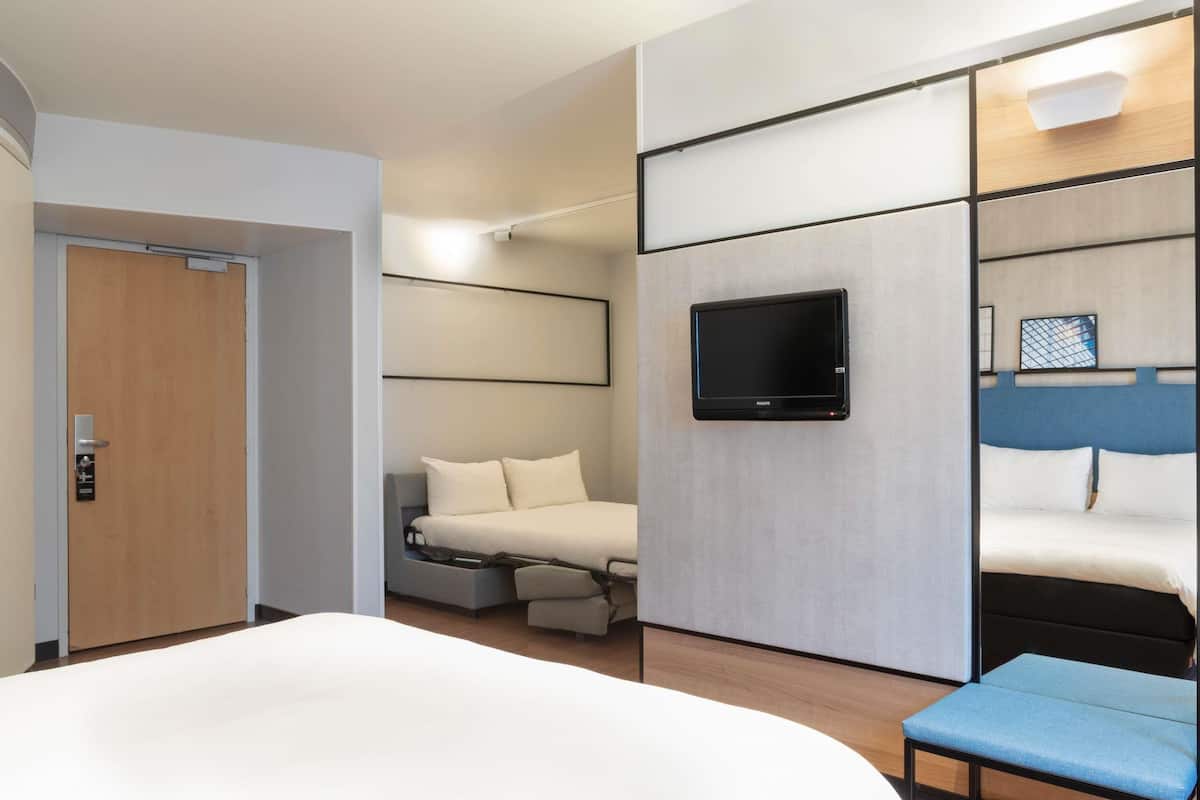 standard double room, 1 double bed with sofa bed (and 1 sofa) | desk, soundproofing, iron/ironing board, free cots/infant beds