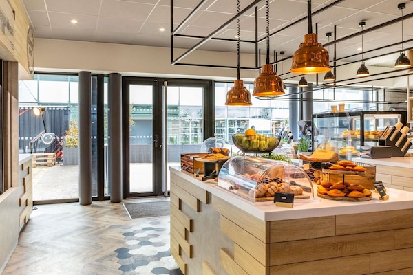 Desayuno buffet diario (EUR 14.50 por persona)
