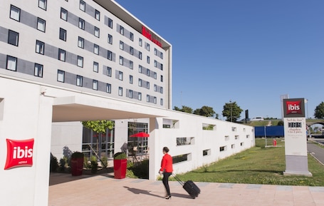 Facciata della struttura. ibis Paris CDG Airport