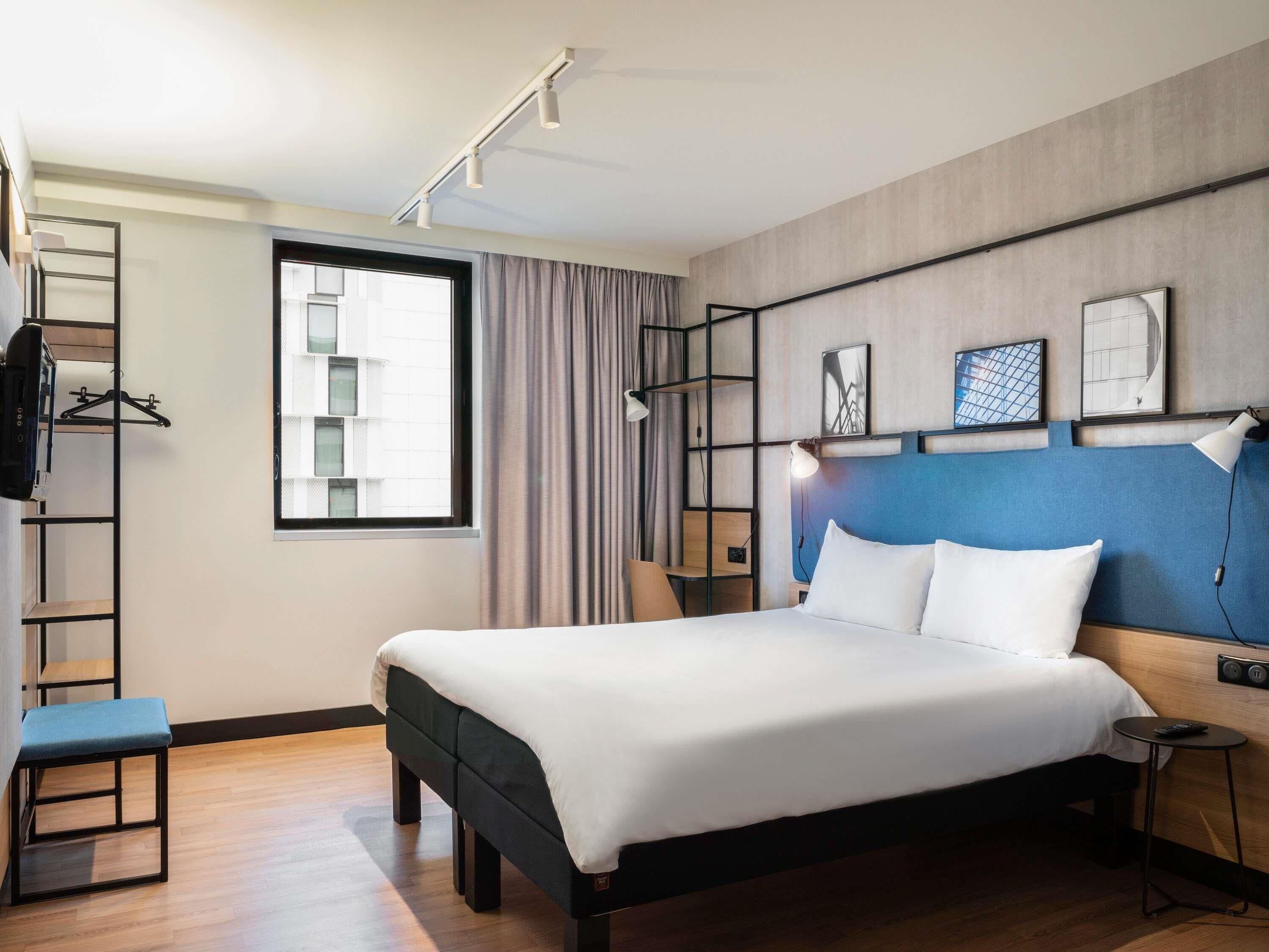 办公桌、隔音、熨斗/熨板、免费婴儿床