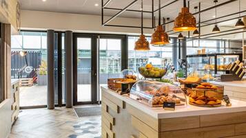 Dagelijks ontbijtbuffet (EUR 14.50 per persoon)