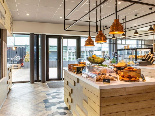 Buffet déjeuner (14.50 EUR par personne)