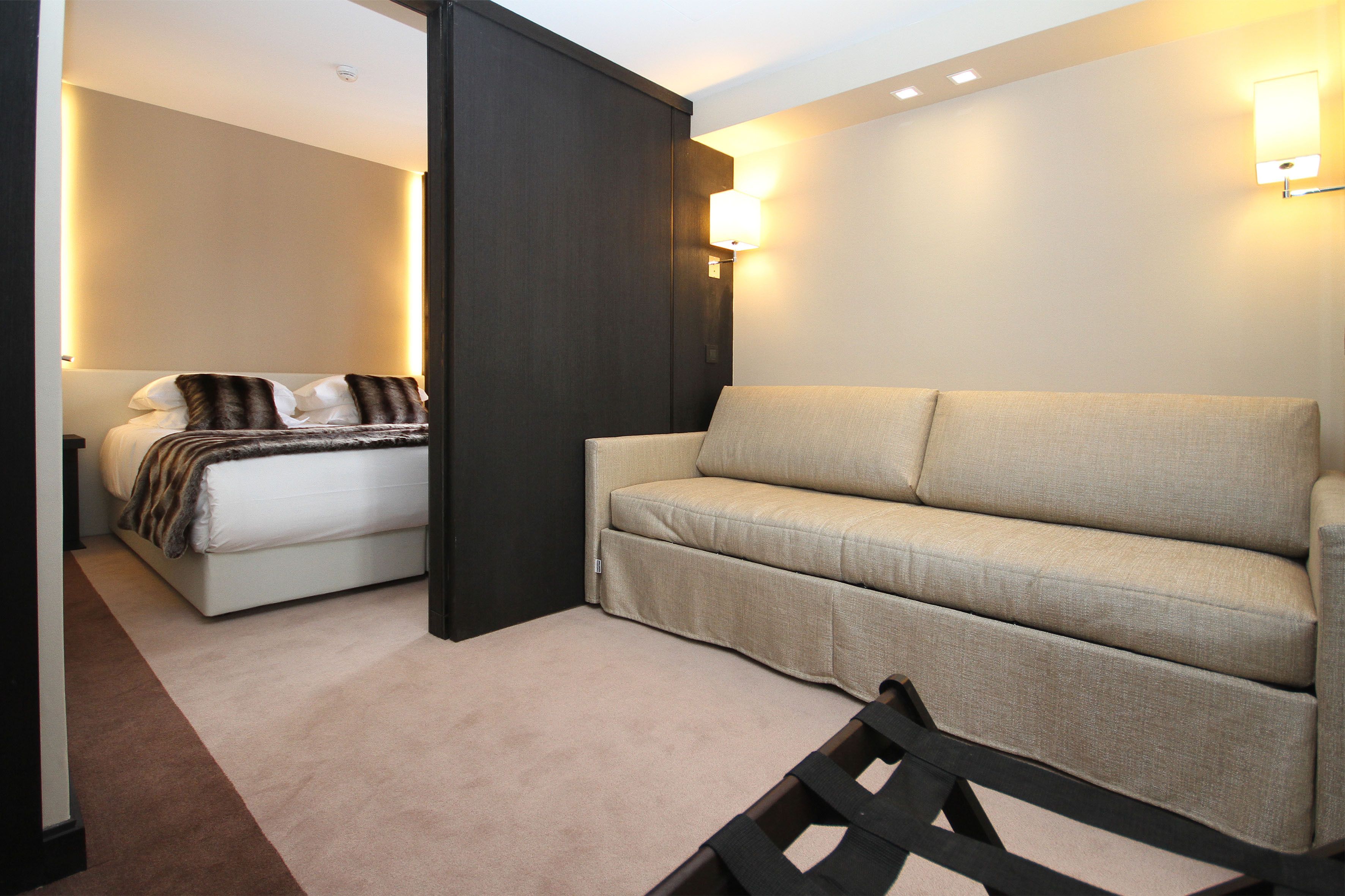 suite, 1 bedroom | living area | flat-screen tv, ipad, ipod dock
