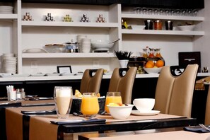 Espresso maker, coffee/tea maker