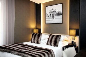 Classic Room | Minibar, in-room safe, desk, blackout curtains - Elysées Paris (Paris)