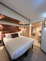 Premium bedding, pillowtop beds, free minibar, in-room safe
