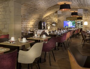 Daily buffet breakfast (EUR 20 per person)