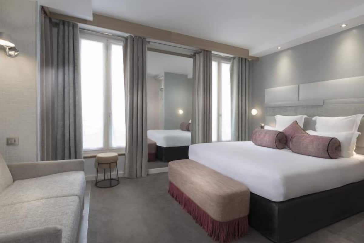 Premium bedding, pillowtop beds, free minibar, in-room safe