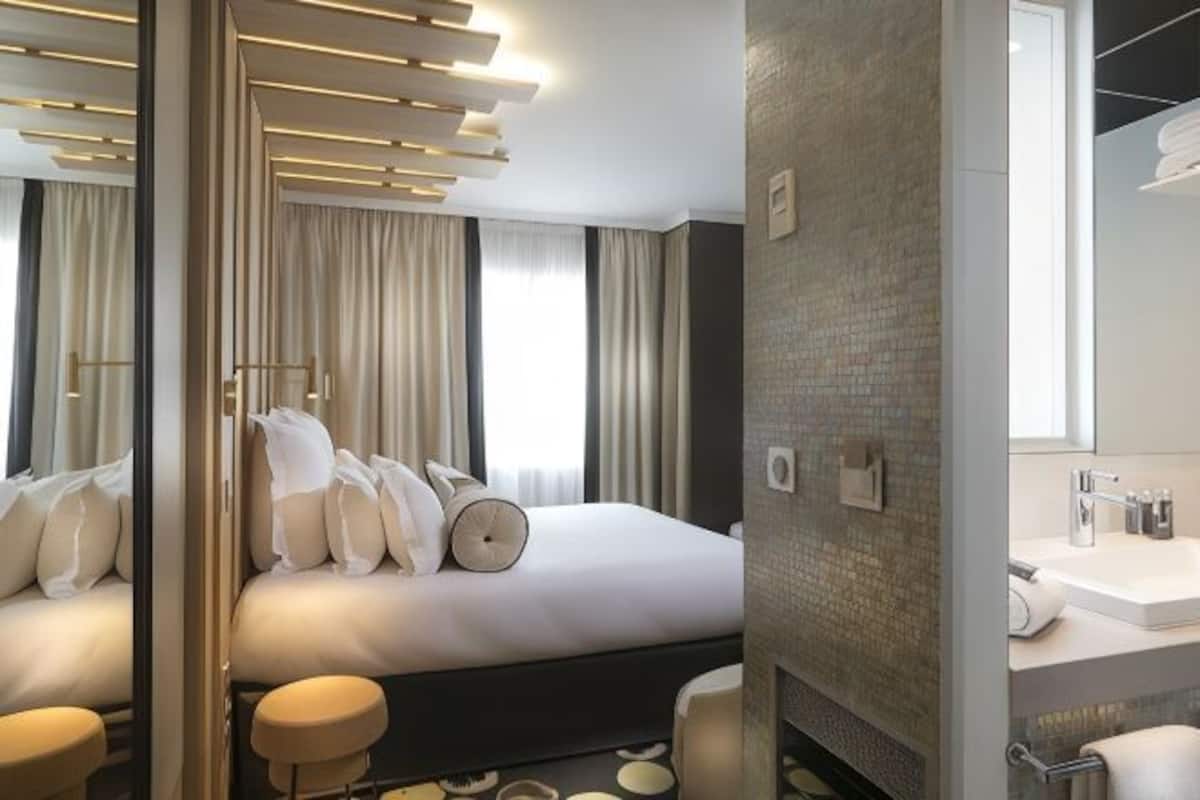 Premium bedding, pillowtop beds, free minibar, in-room safe