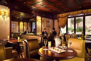 Bar (on property) - Hotel Mayfair (Paris)