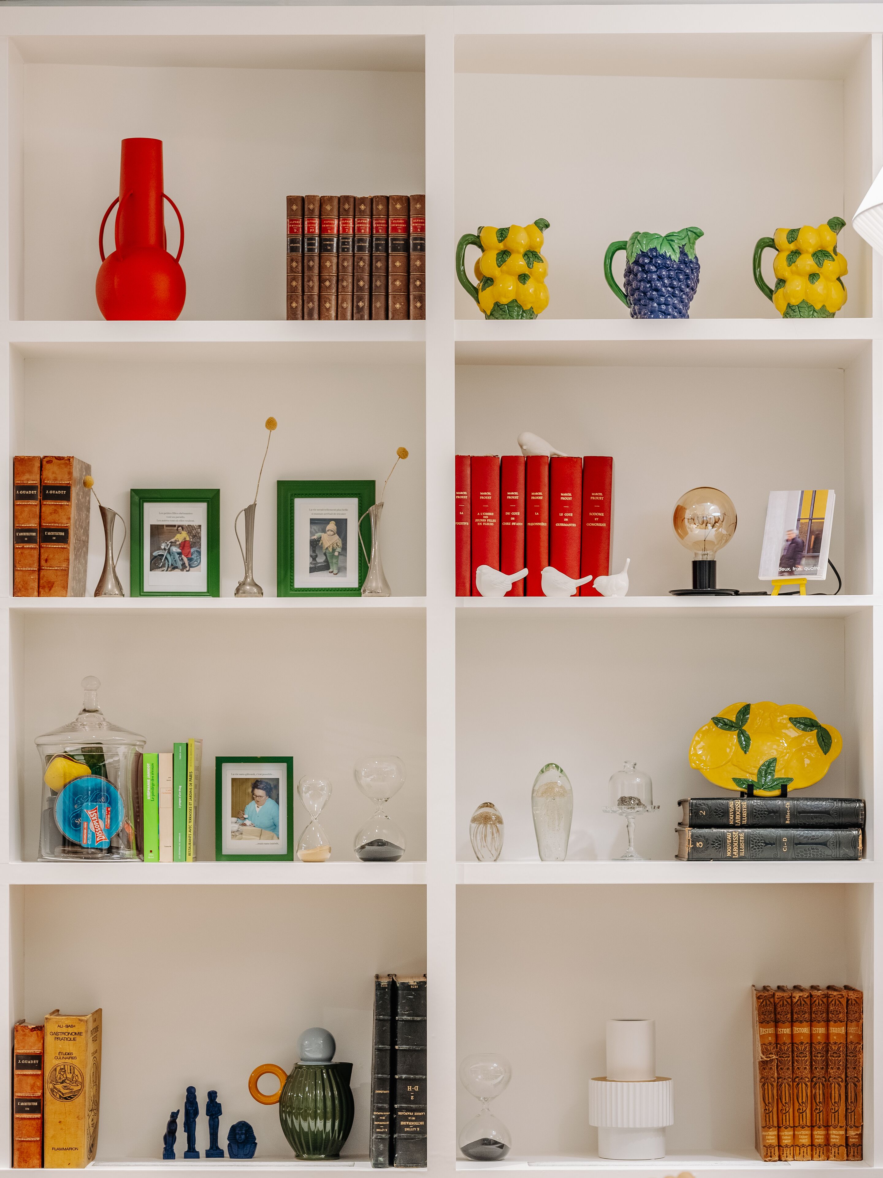A bookshelf with various decorative items and books.