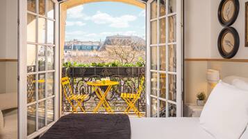 Literie de qualité supérieure, coffres-forts dans les chambres, bureau