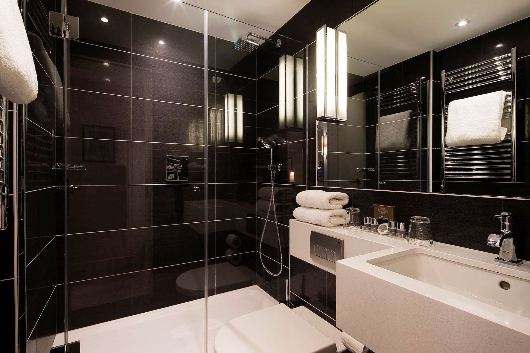 combined shower/bathtub, designer toiletries, hair dryer, slippers