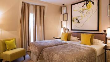 Ropa de cama de alta calidad y minibar