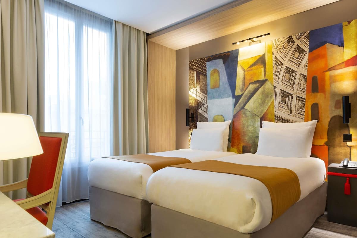 Standaard Twin kamer, 2 eenpersoonsbedden | Luxe beddengoed, een minibar, een kluis op de kamer, een bureau